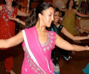 Puzzle Ινδουιστική χορεύτρια στο φεστιβάλ των φώτων, το Diwali
